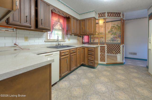 203 Ridge Rd, Shepherdsville, KY 40165