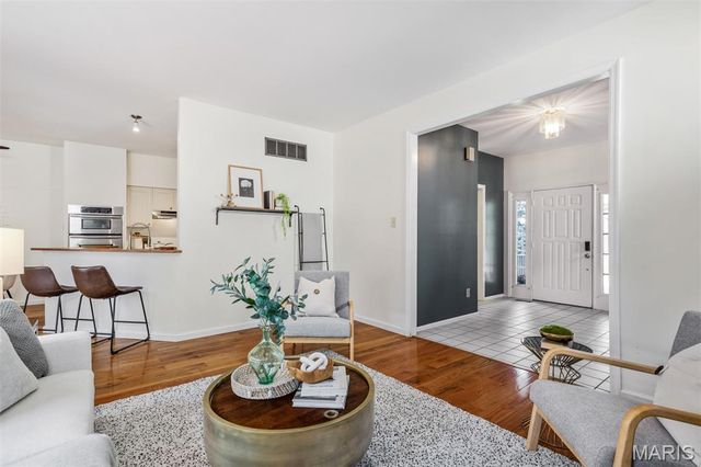 4157 Westminster Place, St Louis, MO 63108