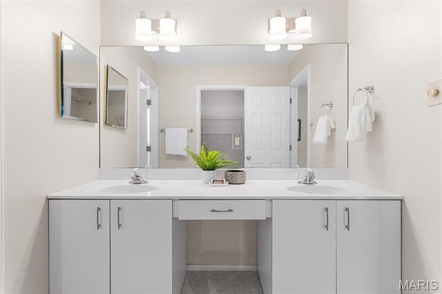 4157 Westminster Place, St Louis, MO 63108