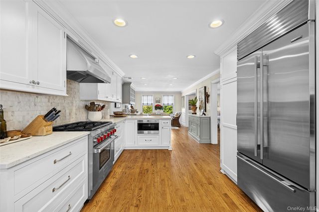 39 Barkers Point Road, Sands Point, NY 11050