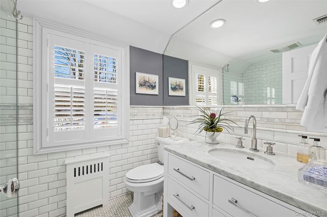 39 Barkers Point Road, Sands Point, NY 11050