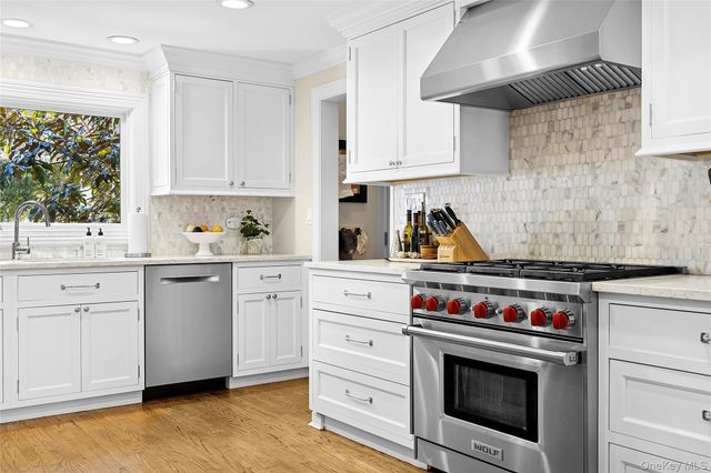 39 Barkers Point Road, Sands Point, NY 11050