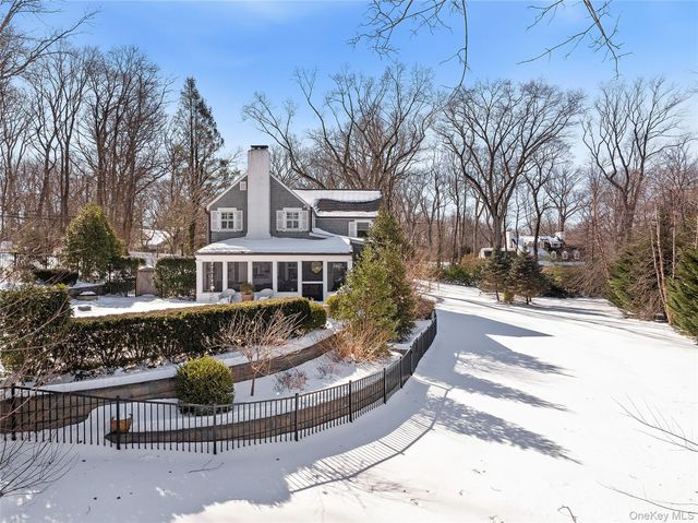 39 Barkers Point Road, Sands Point, NY 11050