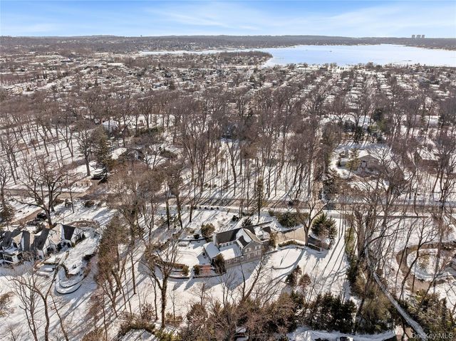 39 Barkers Point Road, Sands Point, NY 11050
