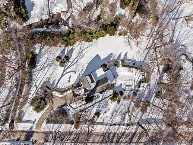 39 Barkers Point Road, Sands Point, NY 11050