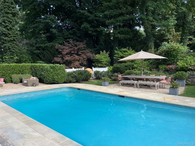 39 Barkers Point Road, Sands Point, NY 11050