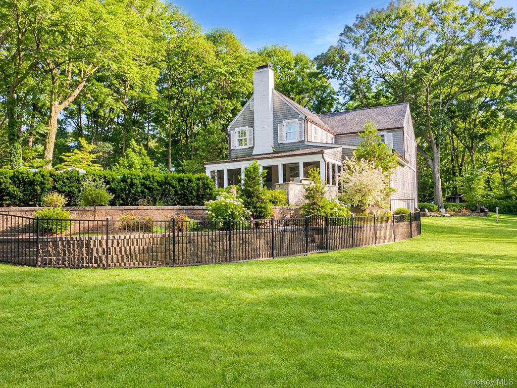 39 Barkers Point Road, Sands Point, NY 11050