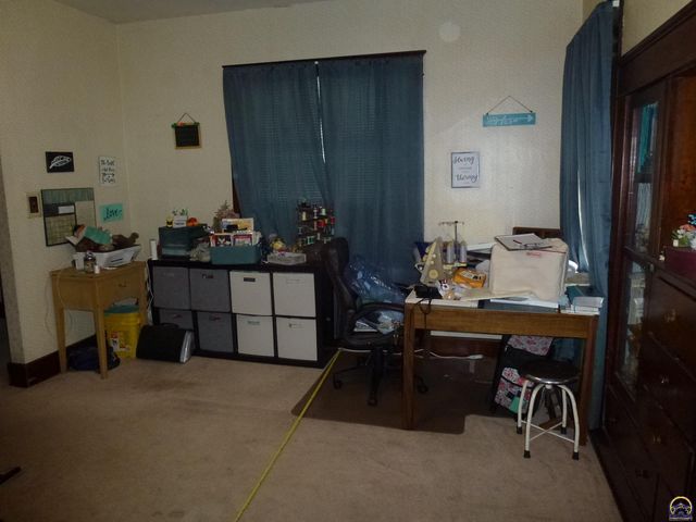 712 W 6th Ave, Emporia, KS 66801