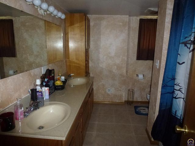 712 W 6th Ave, Emporia, KS 66801