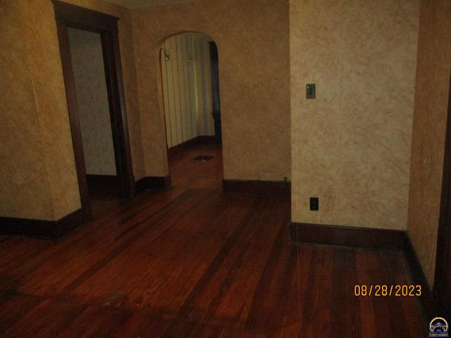 712 W 6th Ave, Emporia, KS 66801