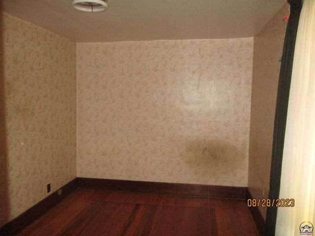 712 W 6th Ave, Emporia, KS 66801