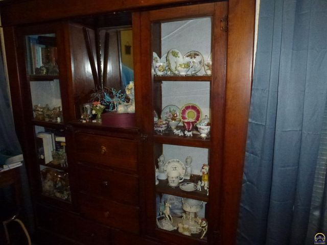 712 W 6th Ave, Emporia, KS 66801