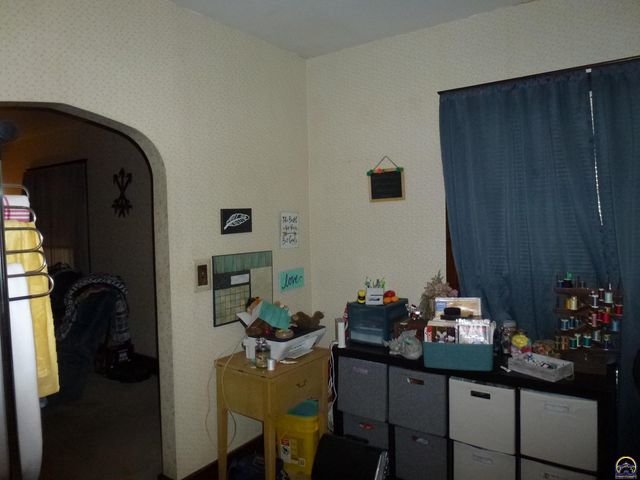 712 W 6th Ave, Emporia, KS 66801