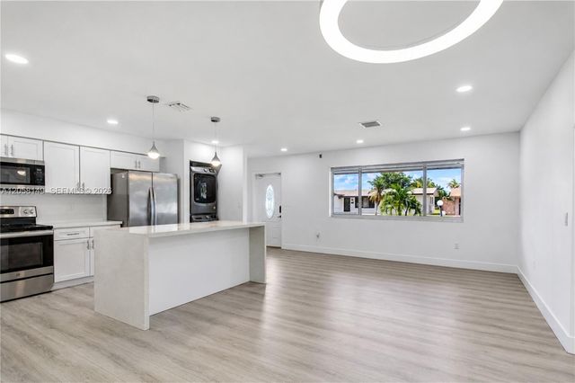 8720 NW 11th St, Pembroke Pines, FL 33024
