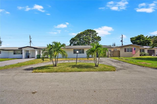 8720 NW 11th St, Pembroke Pines, FL 33024