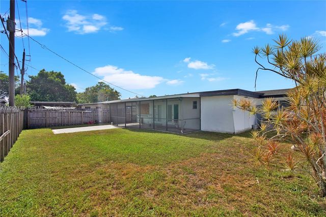 8720 NW 11th St, Pembroke Pines, FL 33024