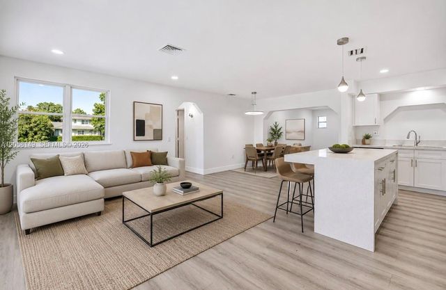 8720 NW 11th St, Pembroke Pines, FL 33024