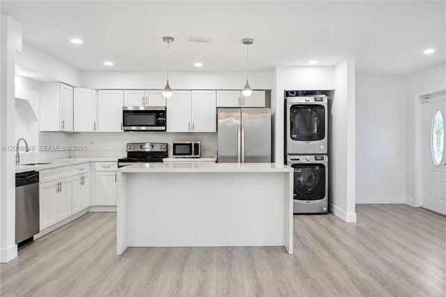 8720 NW 11th St, Pembroke Pines, FL 33024
