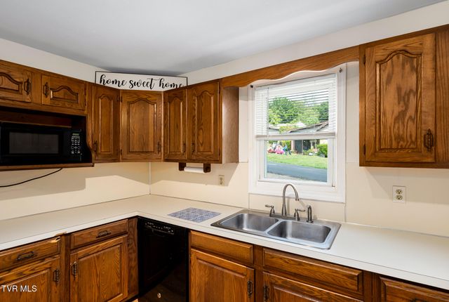 1701 Highpoint Avenue, Kingsport, TN 37665