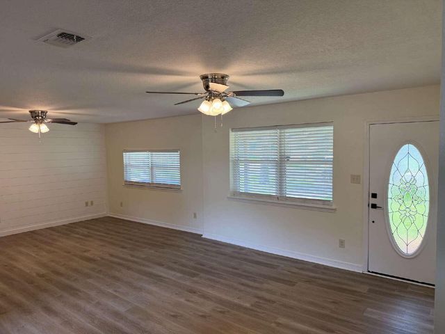 218 SW Rose Marie Lane, Fort Walton Beach, FL 32548