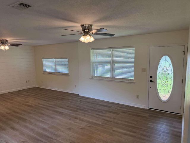 218 SW Rose Marie Lane, Fort Walton Beach, FL 32548