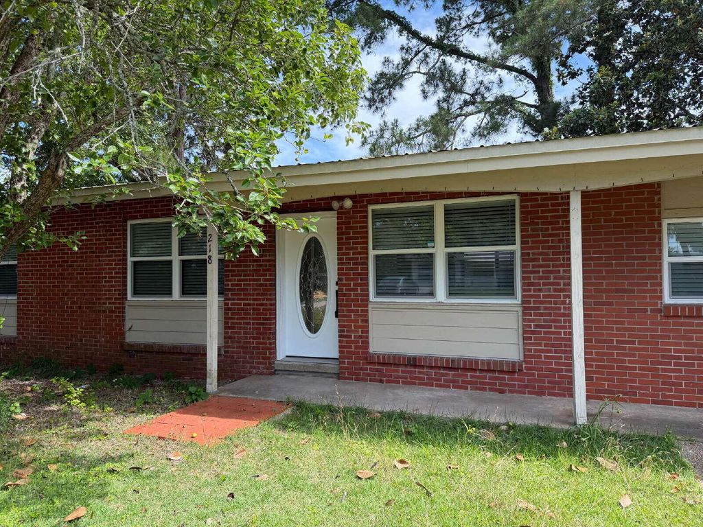218 SW Rose Marie Lane, Fort Walton Beach, FL 32548