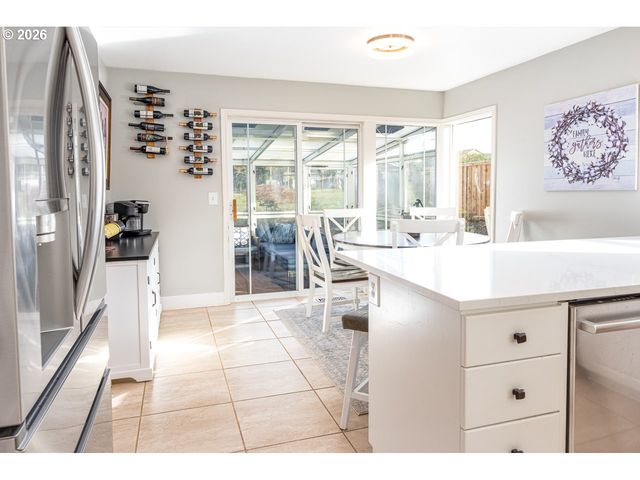 38 DENMARK Loop, Silverton, OR 97381