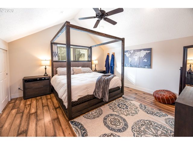 38 DENMARK Loop, Silverton, OR 97381