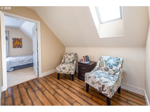 38 DENMARK Loop, Silverton, OR 97381