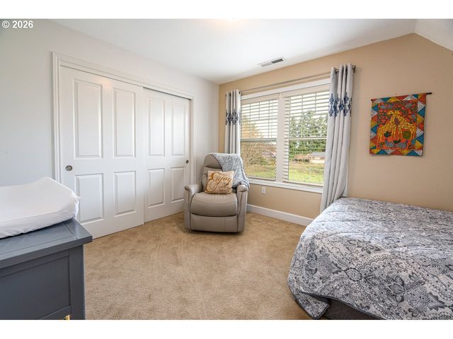 38 DENMARK Loop, Silverton, OR 97381