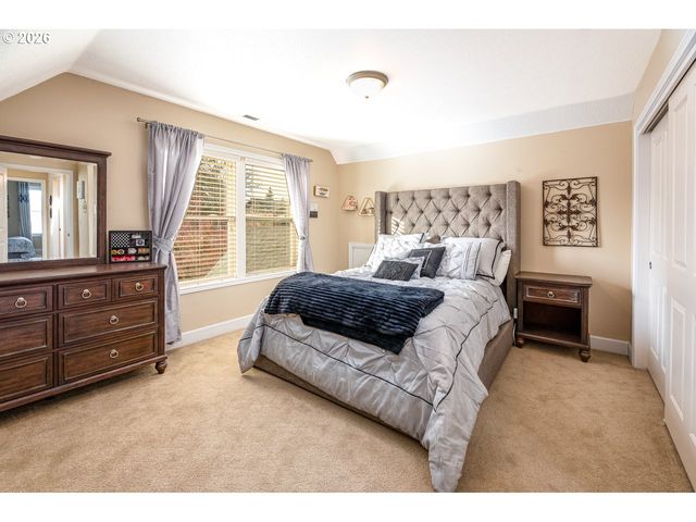 38 DENMARK Loop, Silverton, OR 97381