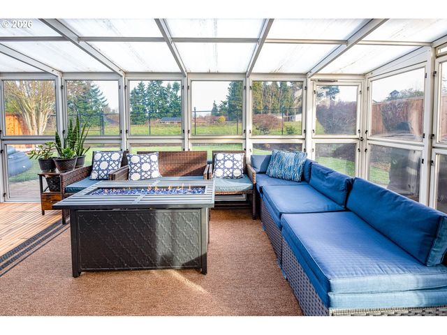 38 DENMARK Loop, Silverton, OR 97381