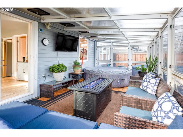 38 DENMARK Loop, Silverton, OR 97381