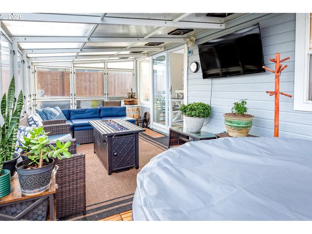 38 DENMARK Loop, Silverton, OR 97381