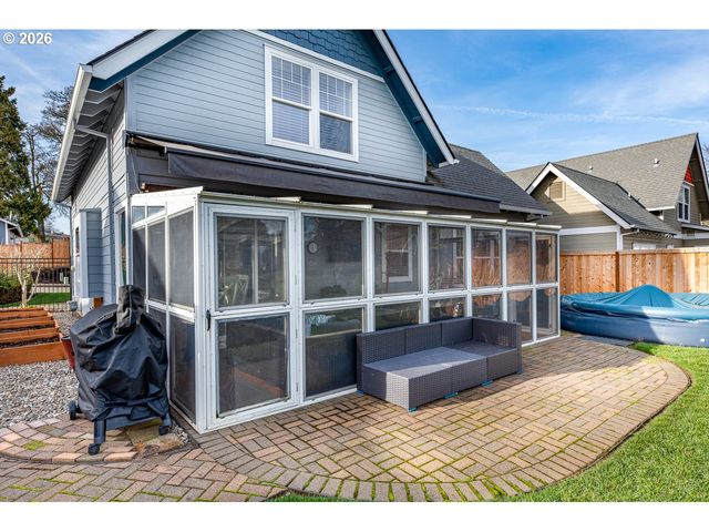 38 DENMARK Loop, Silverton, OR 97381