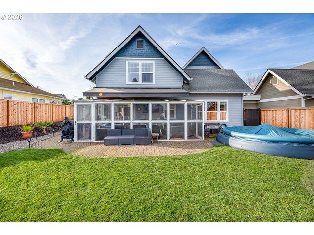 38 DENMARK Loop, Silverton, OR 97381