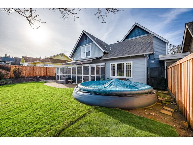 38 DENMARK Loop, Silverton, OR 97381