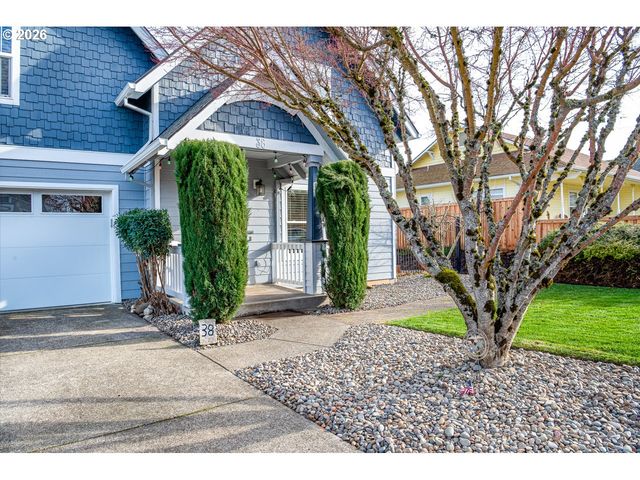 38 DENMARK Loop, Silverton, OR 97381