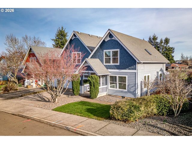 38 DENMARK Loop, Silverton, OR 97381