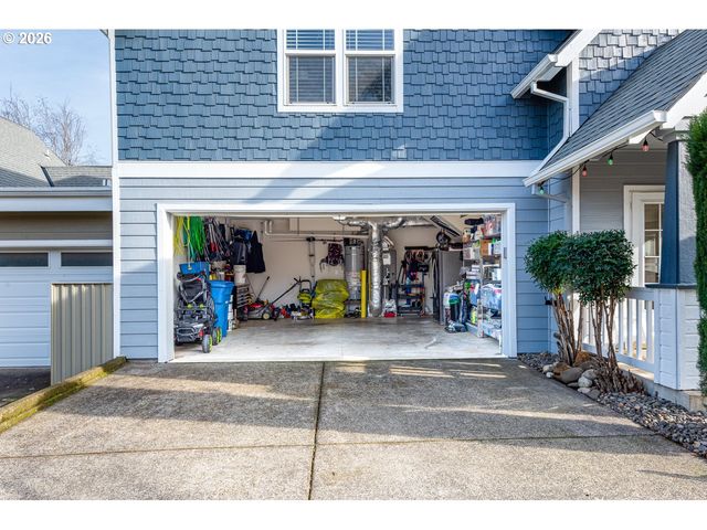 38 DENMARK Loop, Silverton, OR 97381