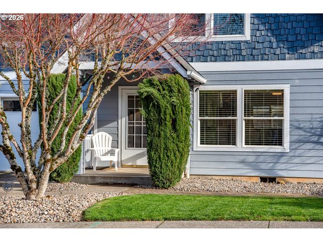 38 DENMARK Loop, Silverton, OR 97381