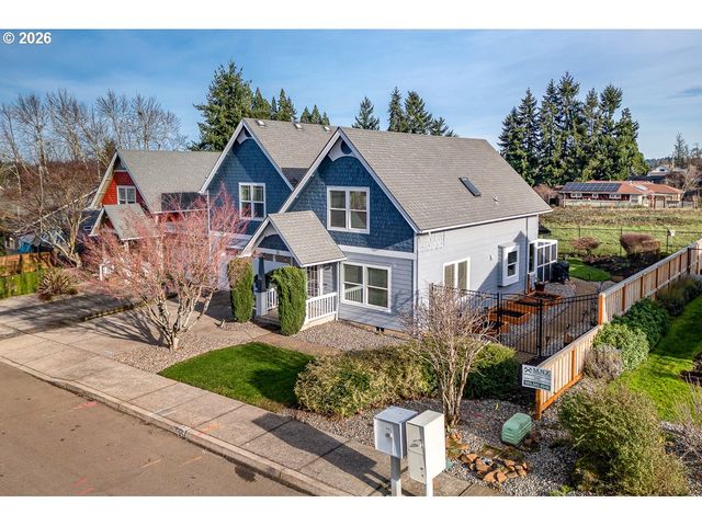 38 DENMARK Loop, Silverton, OR 97381