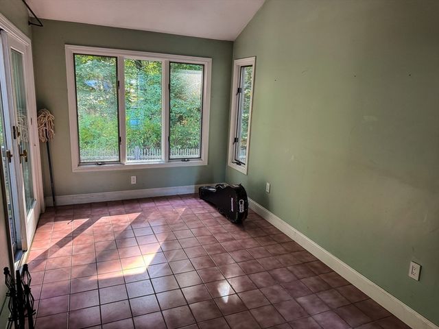 25 Edith Dr, Tewksbury, MA 01876