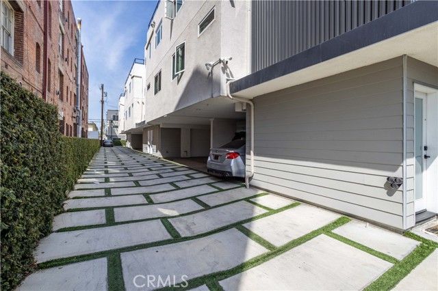 1035 N Serrano, Los Angeles, CA 90029