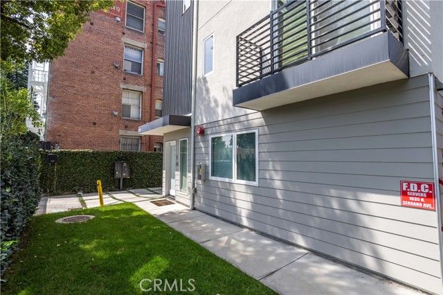 1035 N Serrano, Los Angeles, CA 90029