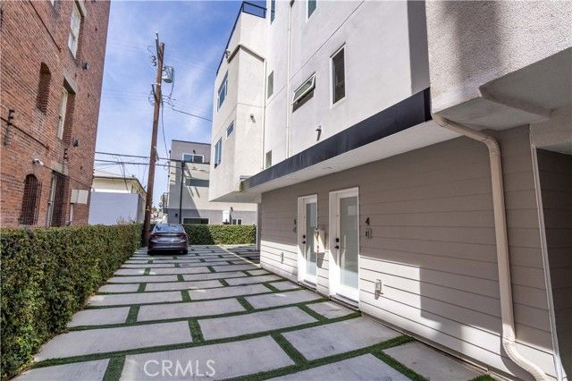 1035 N Serrano, Los Angeles, CA 90029