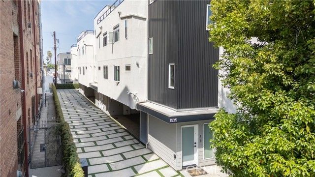 1035 N Serrano, Los Angeles, CA 90029