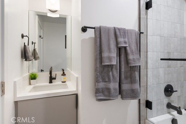 1035 N Serrano, Los Angeles, CA 90029