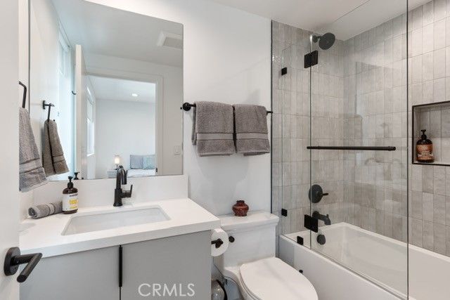 1035 N Serrano, Los Angeles, CA 90029