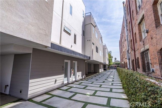 1035 N Serrano, Los Angeles, CA 90029